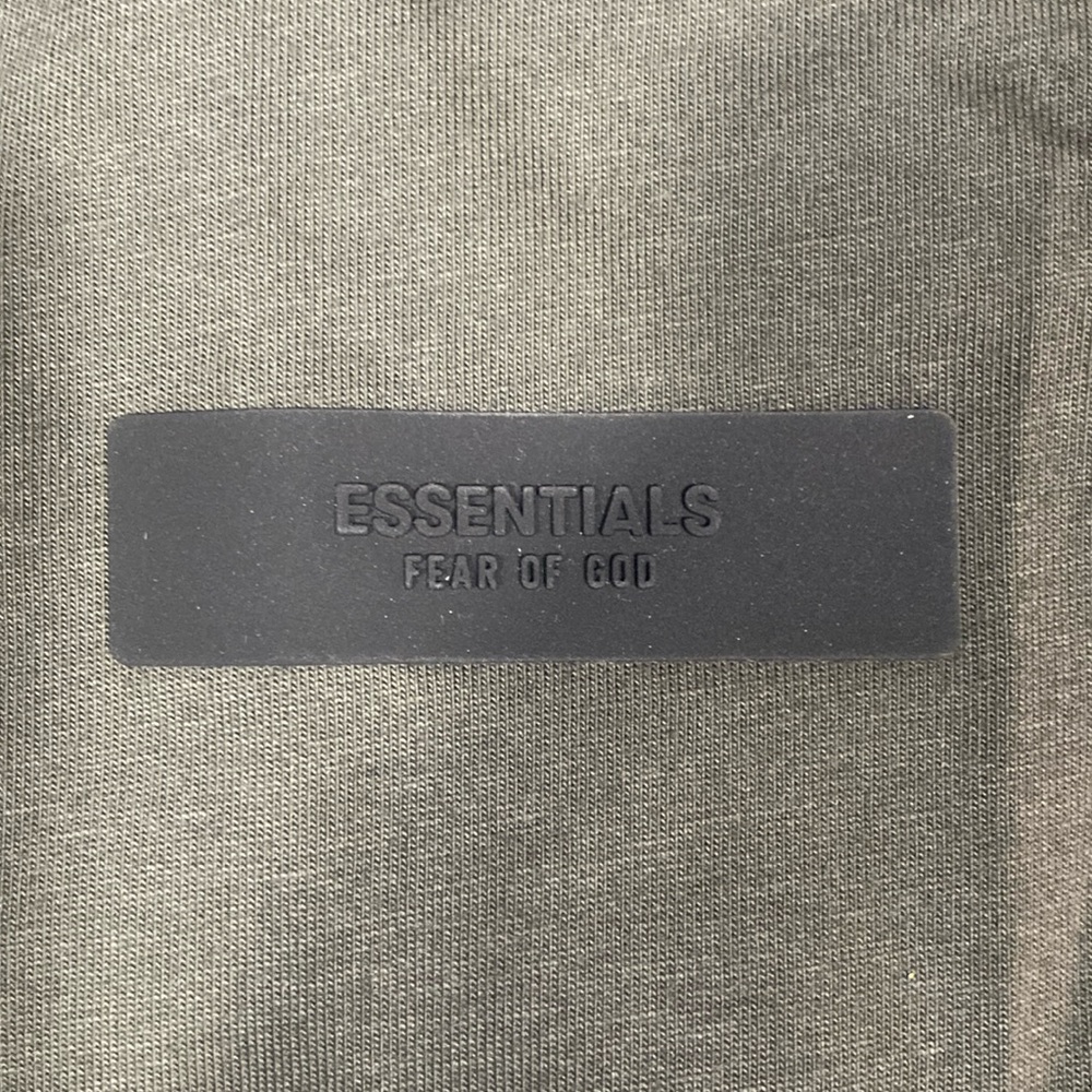 dark grey essentials tee
